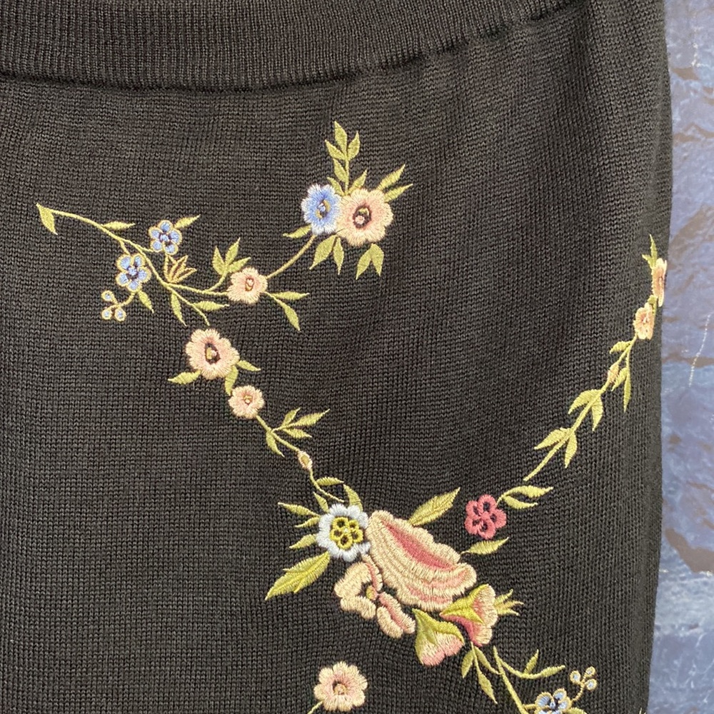 Floral Embroidered Wool Blend Slip On Sweater Knit Skirt - Picture 3 of 6